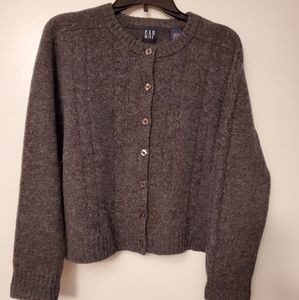 Gap sweater